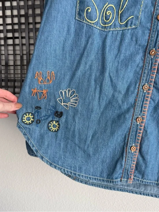 RARE SAMPLE Anthropologie Pilcro sample embroidered denim button down shirt - Picture 2 of 6